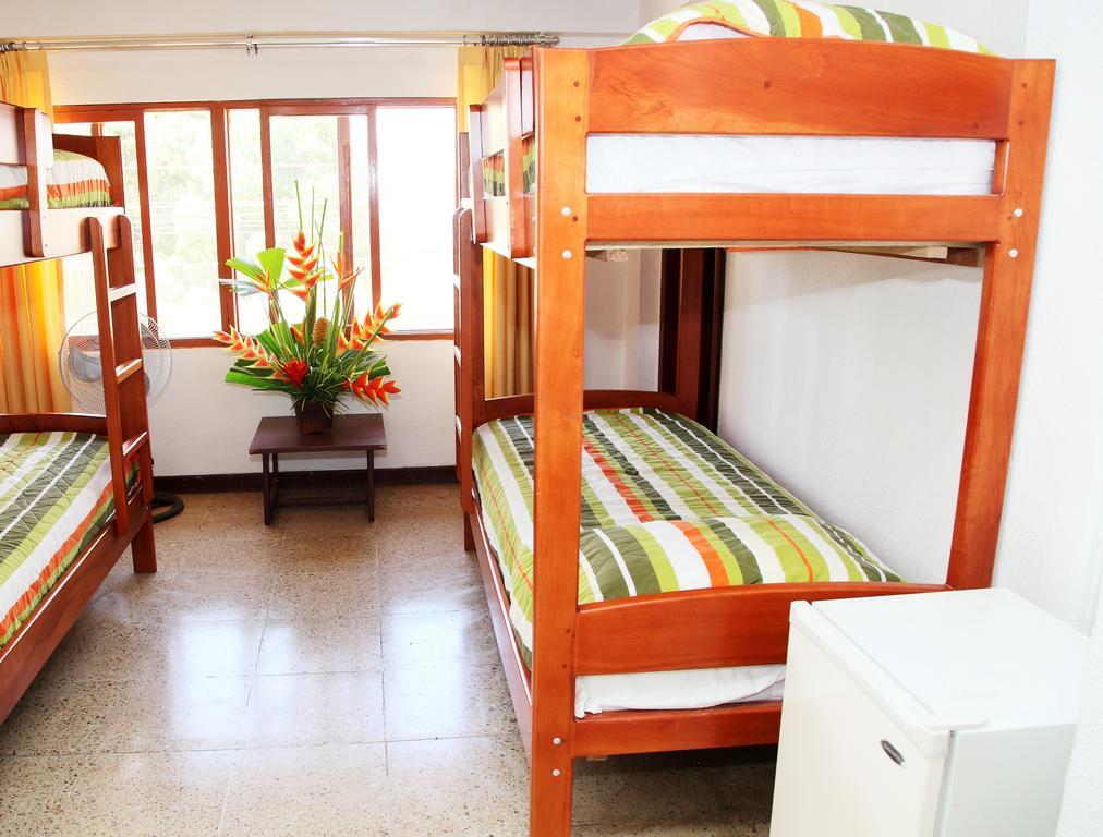 Hotel Puerto Ballesta Tonsupa Bagian luar foto