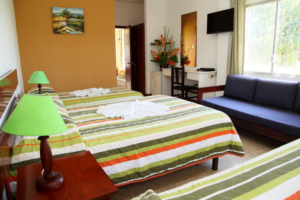 Hotel Puerto Ballesta Tonsupa Bagian luar foto