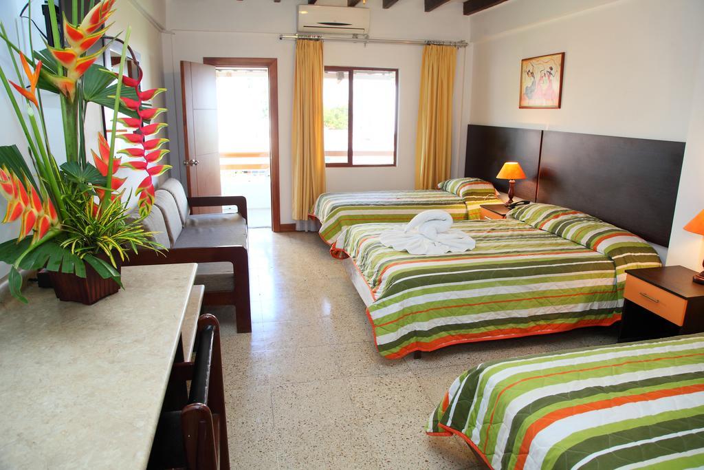 Hotel Puerto Ballesta Tonsupa Ruang foto