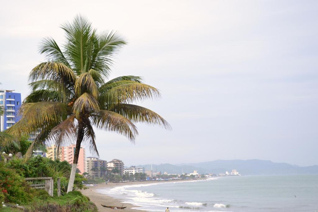Hotel Puerto Ballesta Tonsupa Bagian luar foto