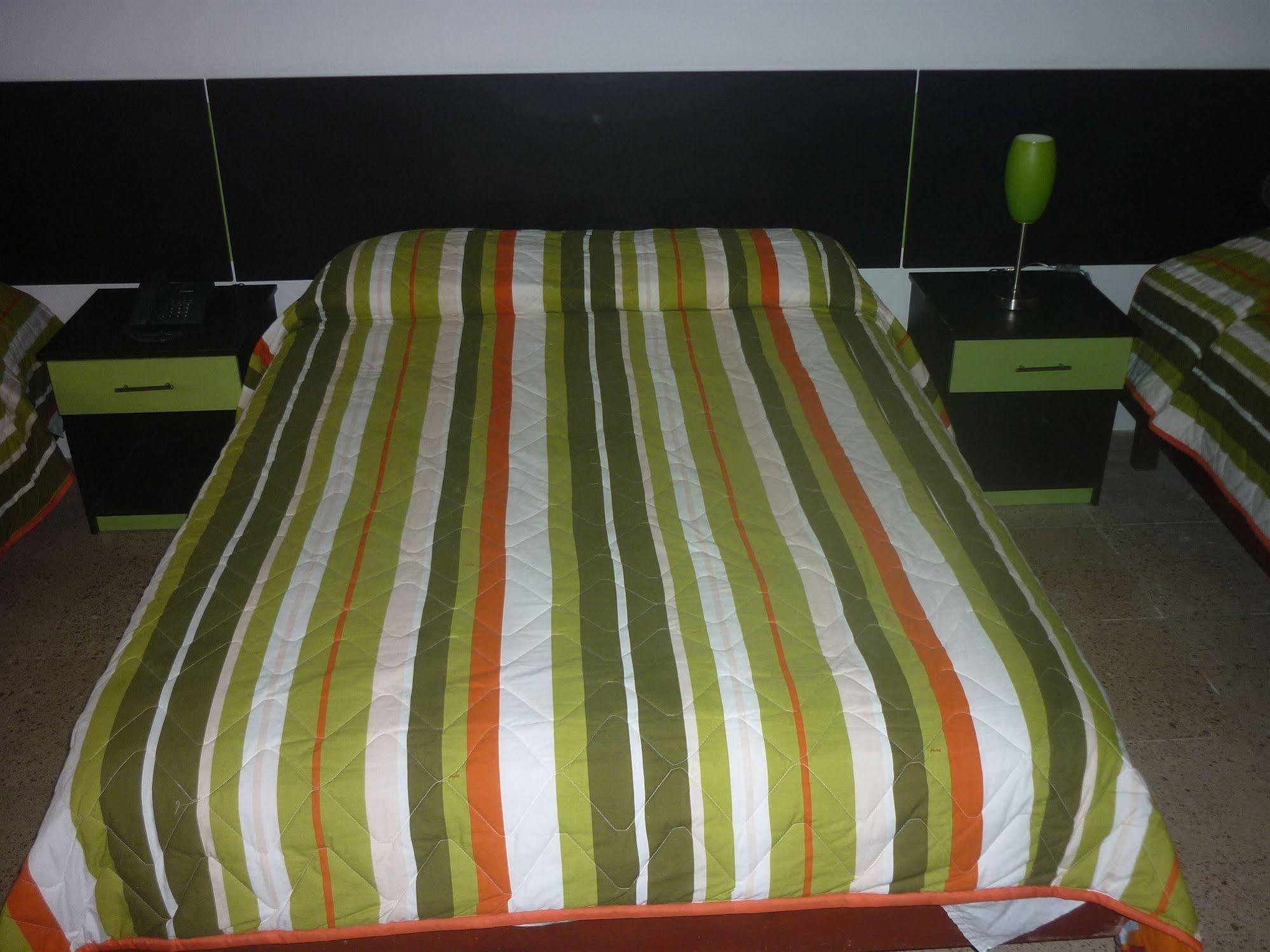 Hotel Puerto Ballesta Tonsupa Bagian luar foto