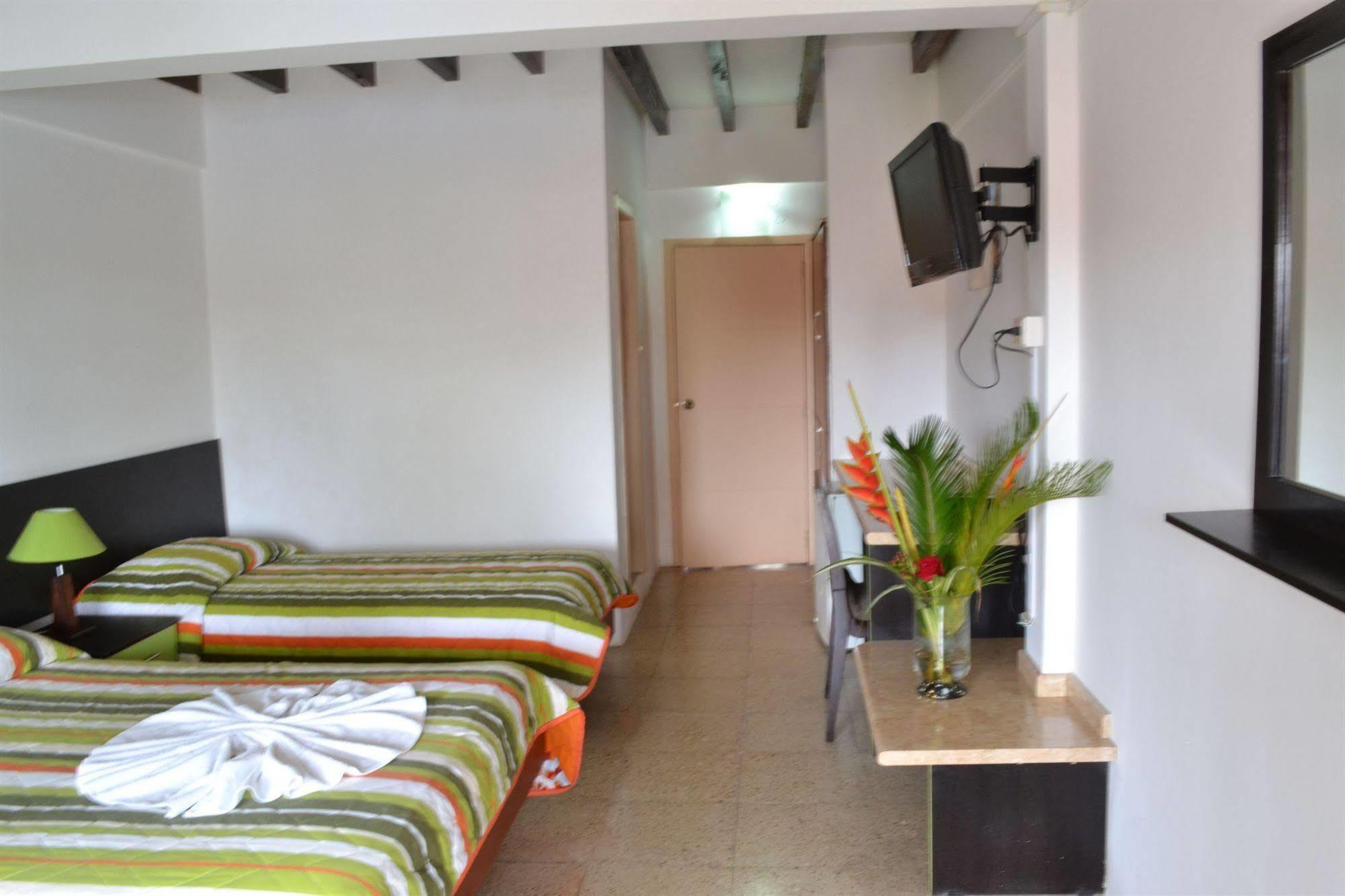 Hotel Puerto Ballesta Tonsupa Bagian luar foto