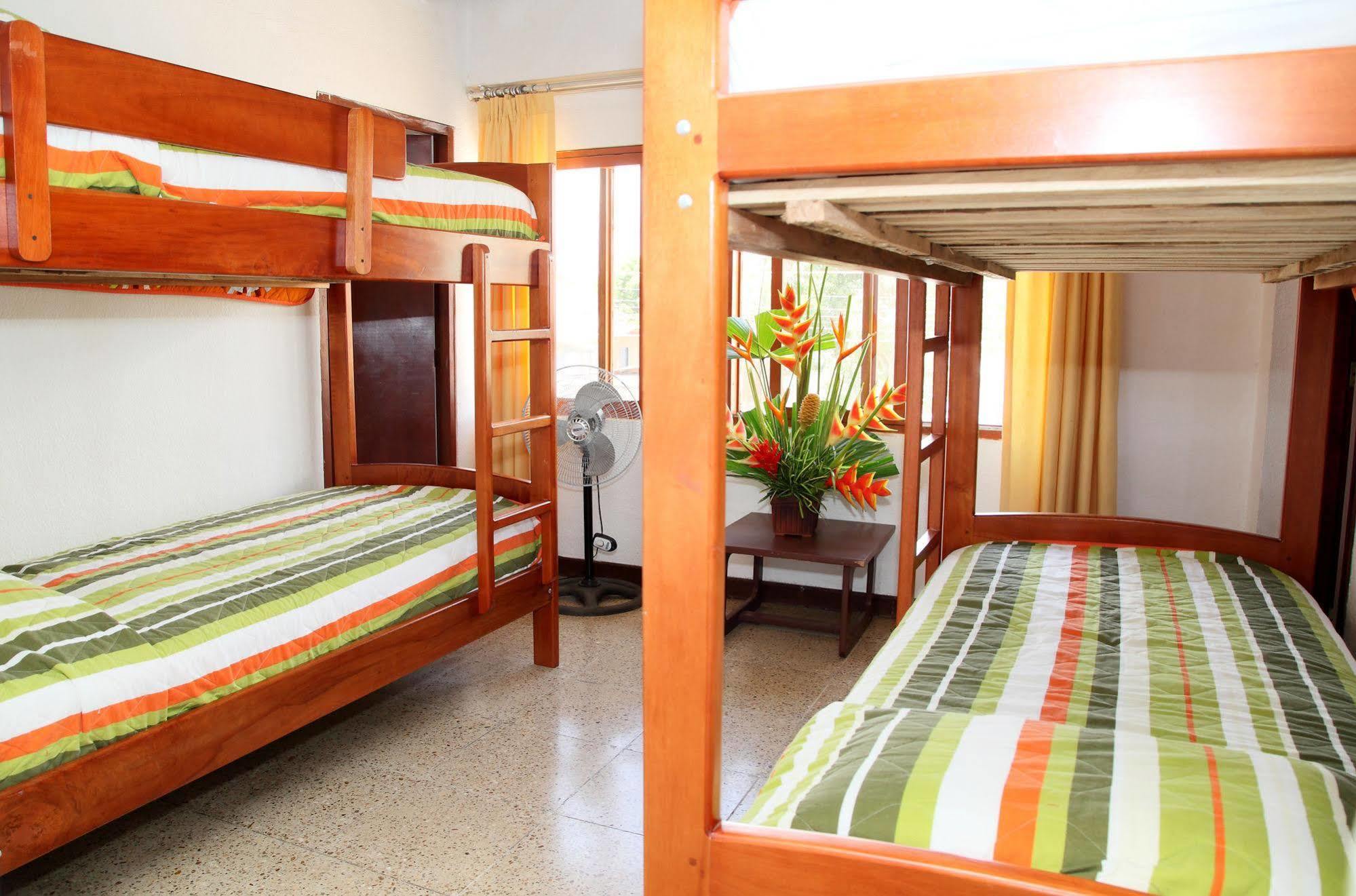 Hotel Puerto Ballesta Tonsupa Bagian luar foto