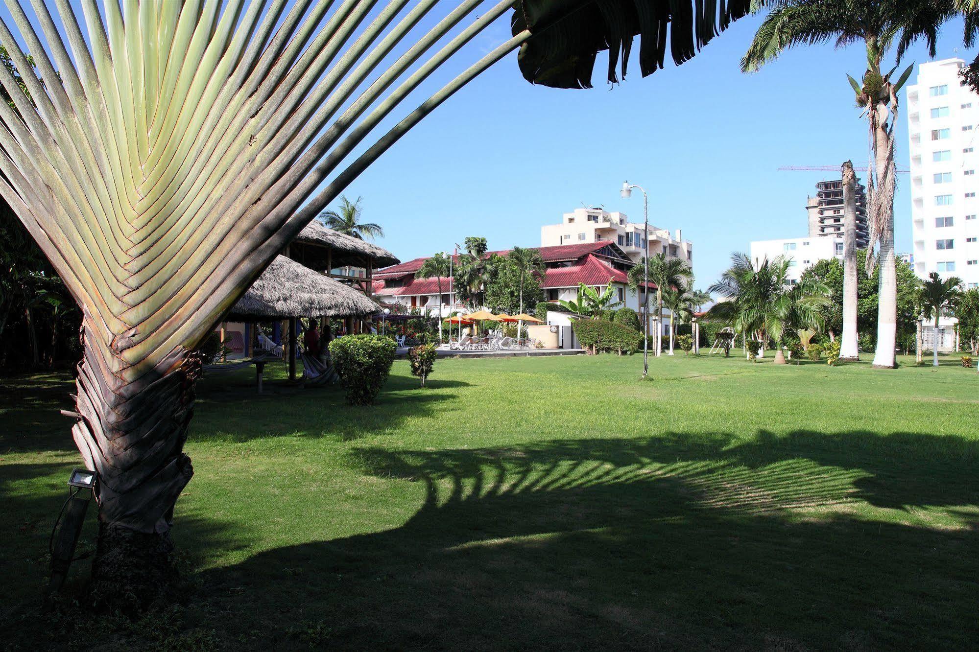 Hotel Puerto Ballesta Tonsupa Bagian luar foto